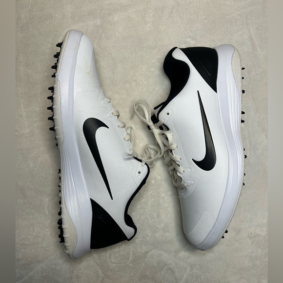 Athletic_Shoes